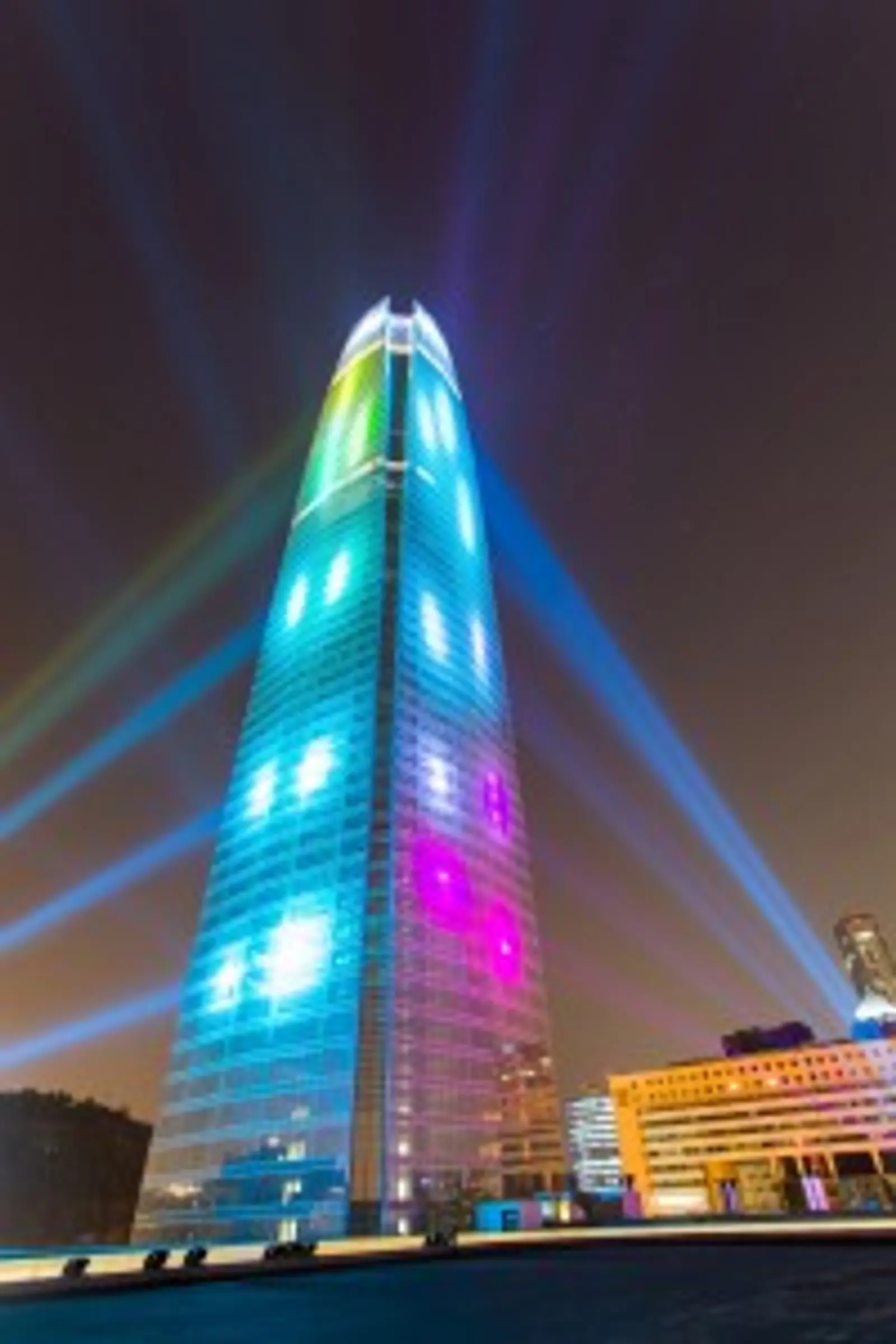 Costanera Center de noche