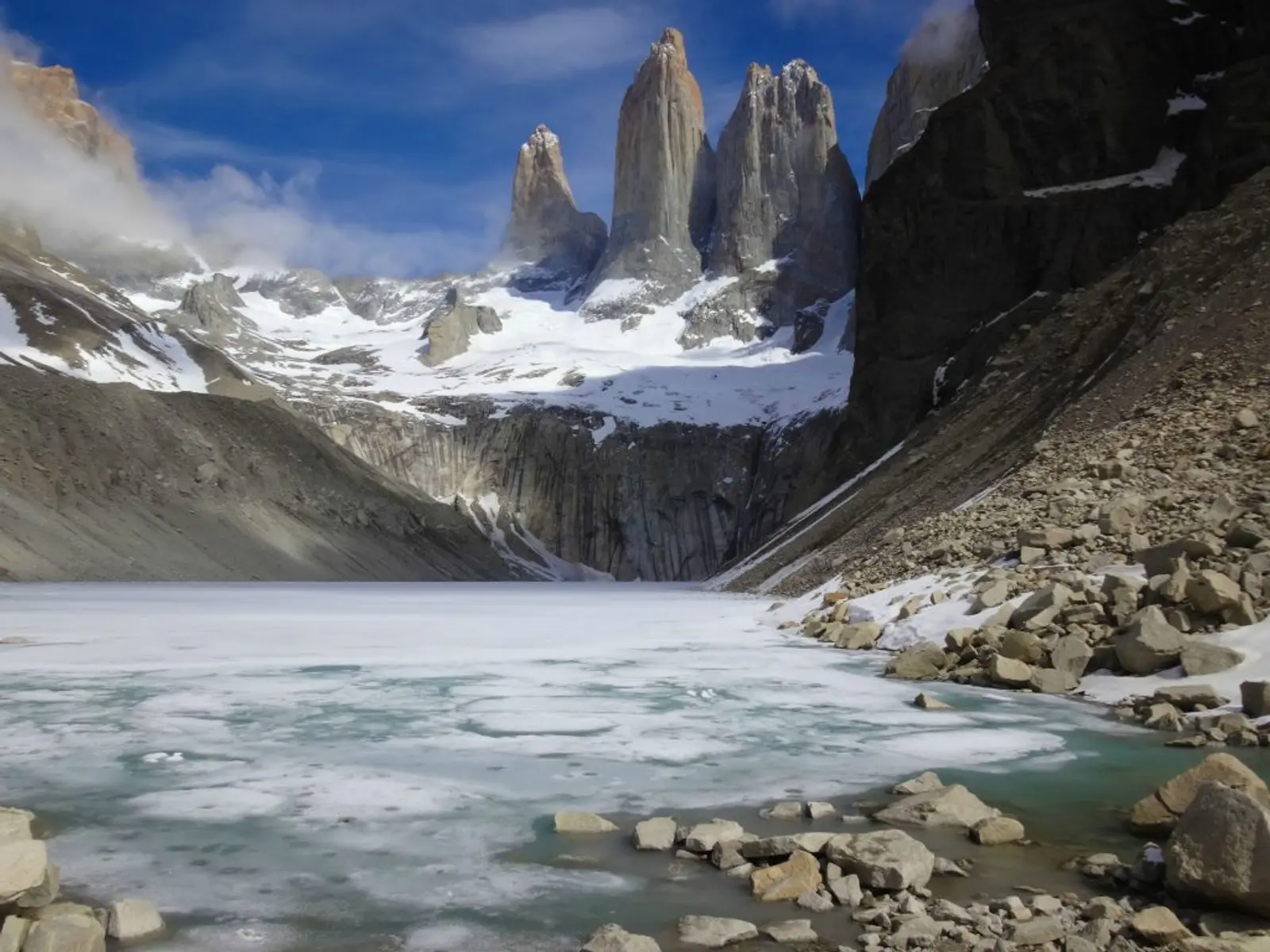 laguna--congelada-torres-paine-invierno