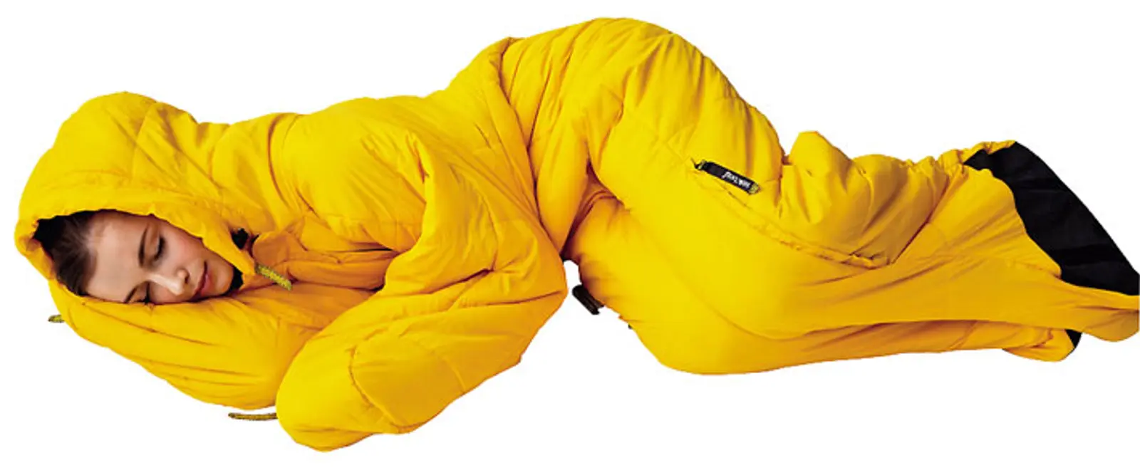 Mulher no saco de dormir amarelo