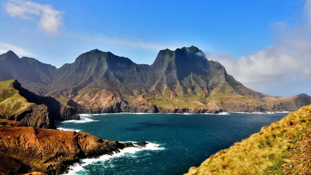 Isla Robinson Crusoe frente al mar