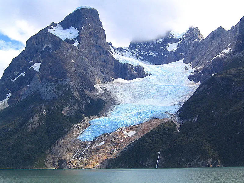 glaciar-balmaceda Geleira entre montanhas