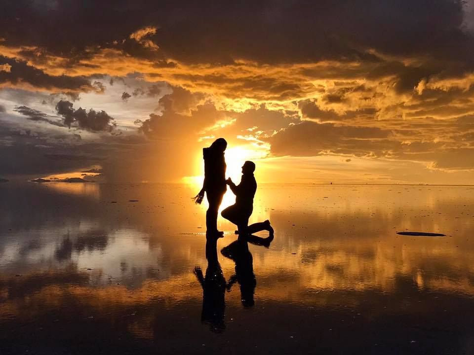 Pareja pide matrimonio en el salar de uyuni