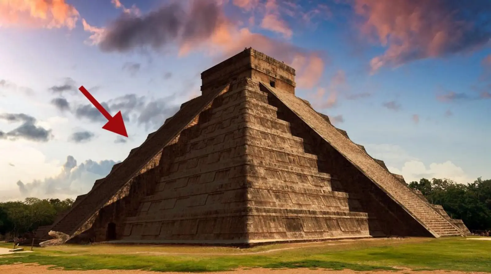 Pirámide durante el atardecer en Chichen Itzá