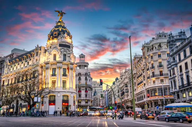 Atardecer en centro de madrid ciudad española