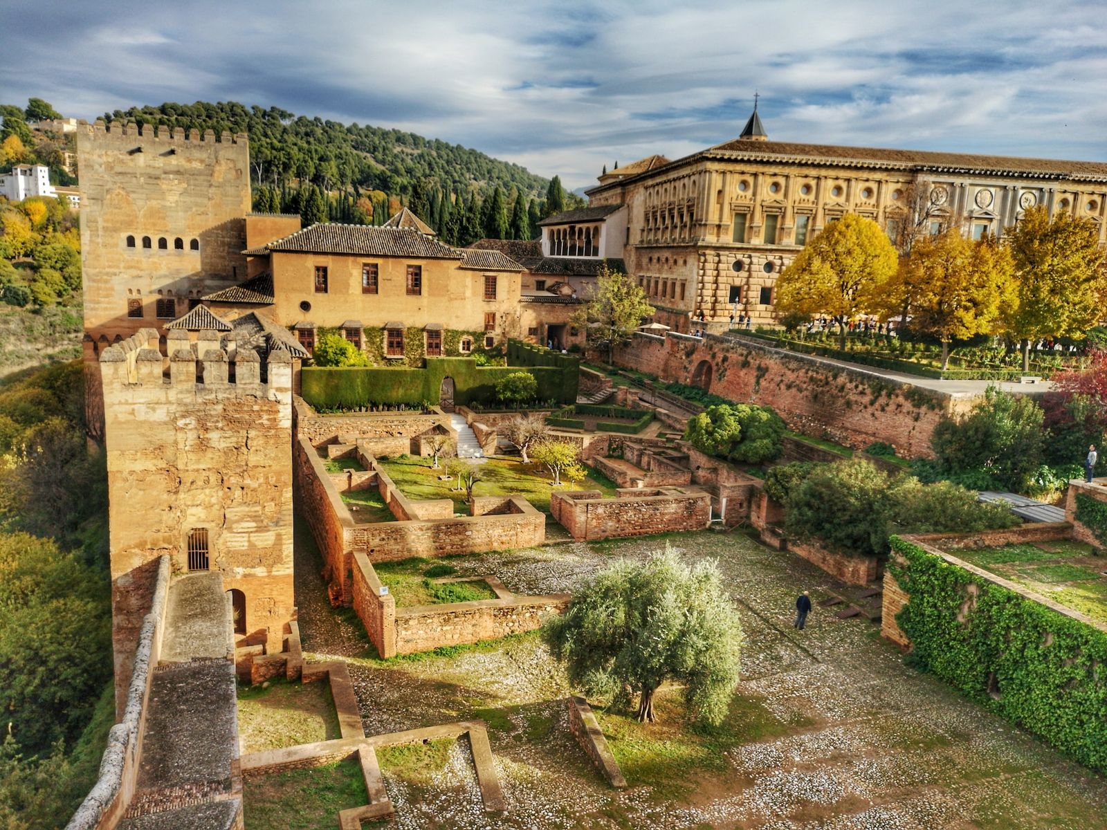 Castillo durante el atardecer en granada españa