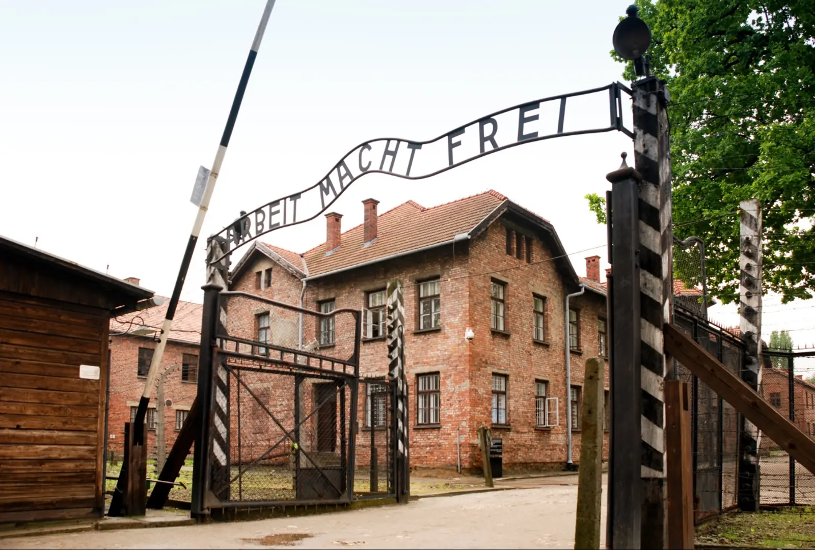 Entrada a campo de concentración en la ciudad de Cracovia