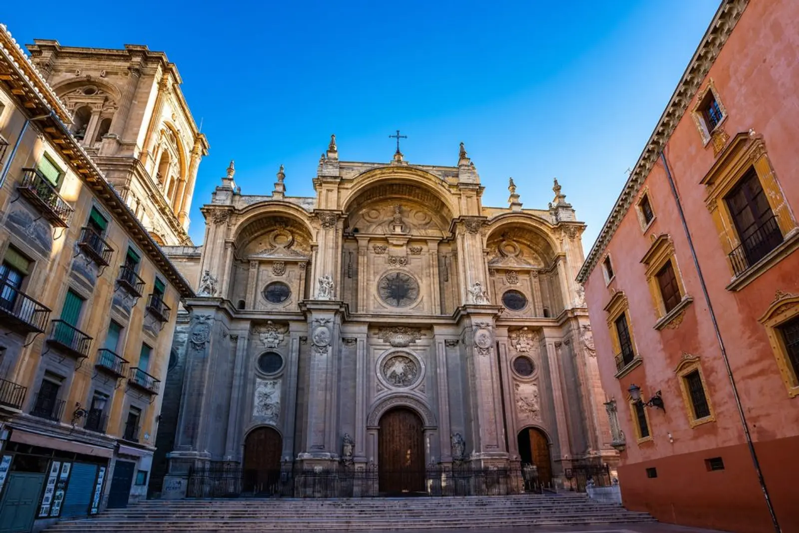 Catedral estilo clásico español en la ciudad de Granada